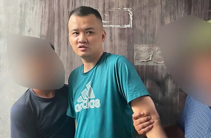 Táo tợn cướp tiệm vàng, dùng dao tấn công chồng chủ tiệm khi bị truy bắt- Ảnh 1. Táo tợn cướp tiệm vàng, dùng dao tấn công chồng chủ tiệm khi bị truy bắt- Ảnh 1.