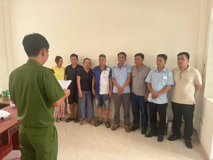 Triệt phá đường dây cờ bạc ngụy trang trong gara ô tô tại Đà Nẵng - Ảnh 1. Triệt phá đường dây cờ bạc ngụy trang trong gara ô tô tại Đà Nẵng - Ảnh 1.