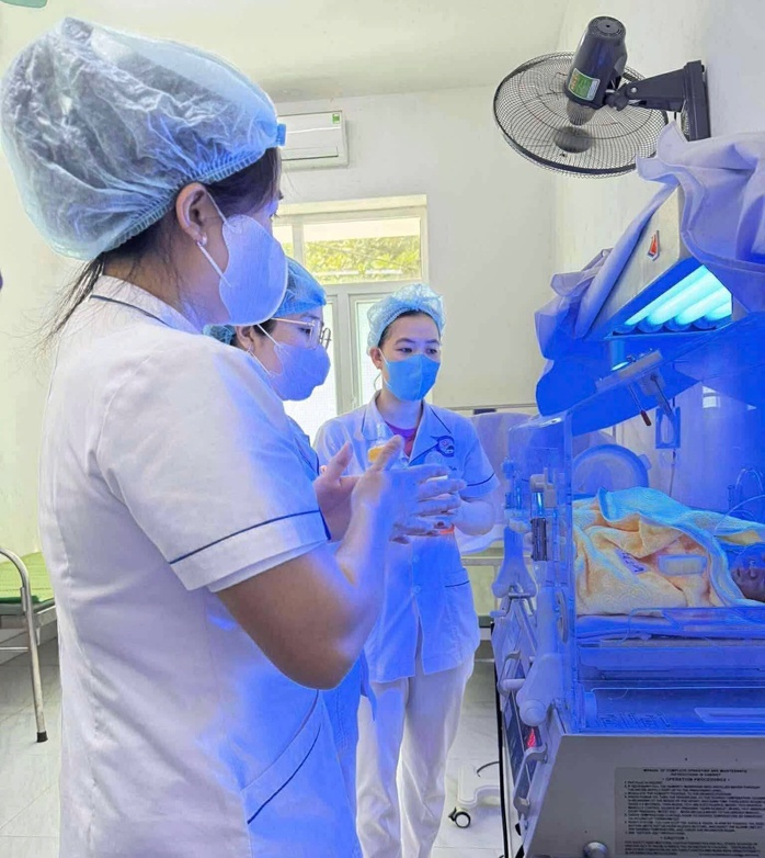 Hy hữu: Người mẹ 32 tuổi vừa sinh cùng lúc 3 bé trai, tổng cộng 8 con - Ảnh 2.