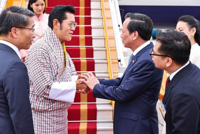 Quốc vương Bhutan đến Hà Nội, bắt đầu thăm Việt Nam - Ảnh 1.