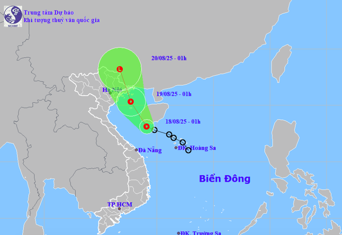 Áp thấp nhiệt đới gần Bạch Long Vĩ gây mưa to và gió mạnh tại nhiều địa phương - Ảnh 1.