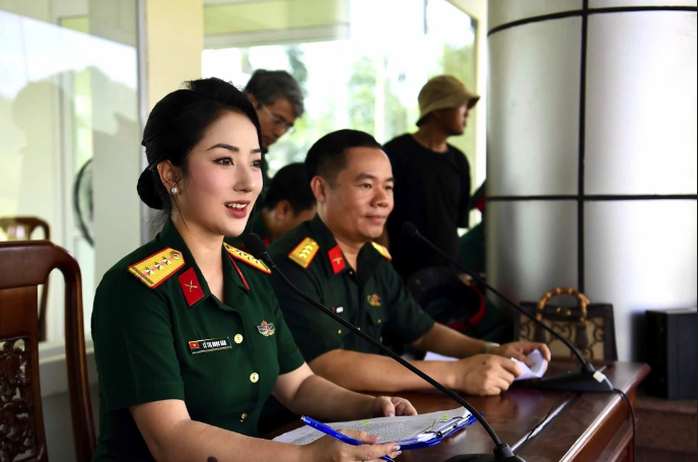 Thượng úy Lê Thị Ngọc Hân và giọng miền Nam tại Đại lễ A80 - Ảnh 1. Thượng úy Lê Thị Ngọc Hân và giọng miền Nam tại Đại lễ A80 - Ảnh 1.