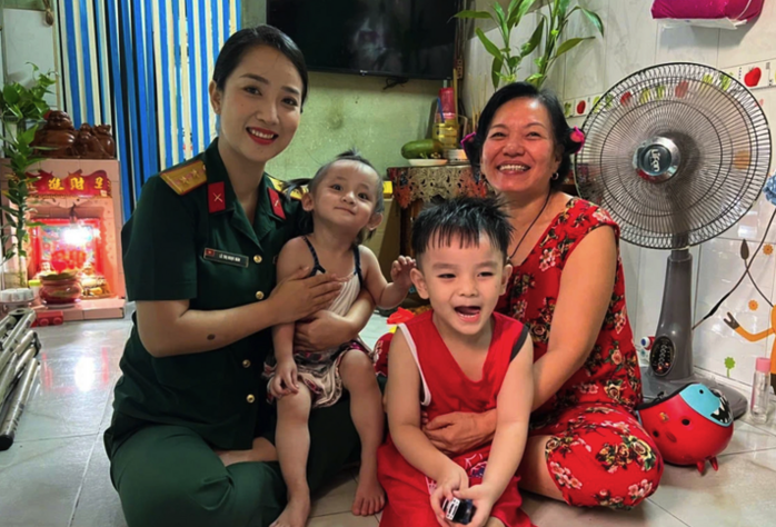 Thượng úy Lê Thị Ngọc Hân và giọng miền Nam tại Đại lễ A80 - Ảnh 4. Thượng úy Lê Thị Ngọc Hân và giọng miền Nam tại Đại lễ A80 - Ảnh 4.