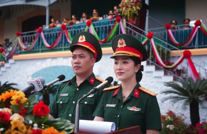 Thượng úy Lê Thị Ngọc Hân và giọng miền Nam tại Đại lễ A80 - Ảnh 2. Thượng úy Lê Thị Ngọc Hân và giọng miền Nam tại Đại lễ A80 - Ảnh 2.
