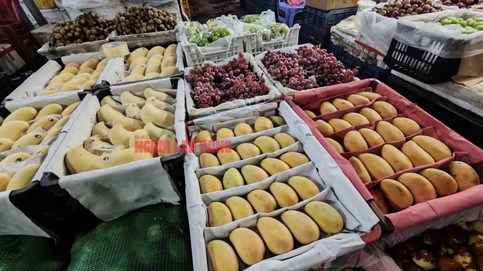 Bất ngờ về xoài Trung Quốc bán tại TP HCM với giá không hề rẻ - Ảnh 2. Bất ngờ về xoài Trung Quốc bán tại TP HCM với giá không hề rẻ - Ảnh 2.