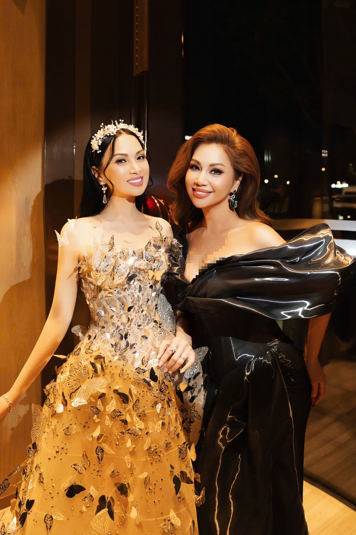 "Ca sĩ tỉ phú" Hà Phương hóa công chúa sánh bước Minh Tuyết- Ảnh 2.