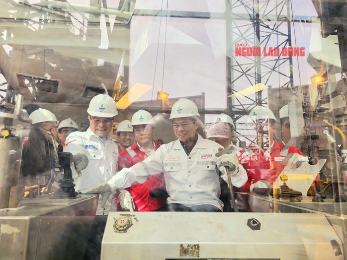 Naming the jack-up rig fully managed by Vietnamese engineers- Ảnh 2. Naming the jack-up rig fully managed by Vietnamese engineers- Ảnh 2.