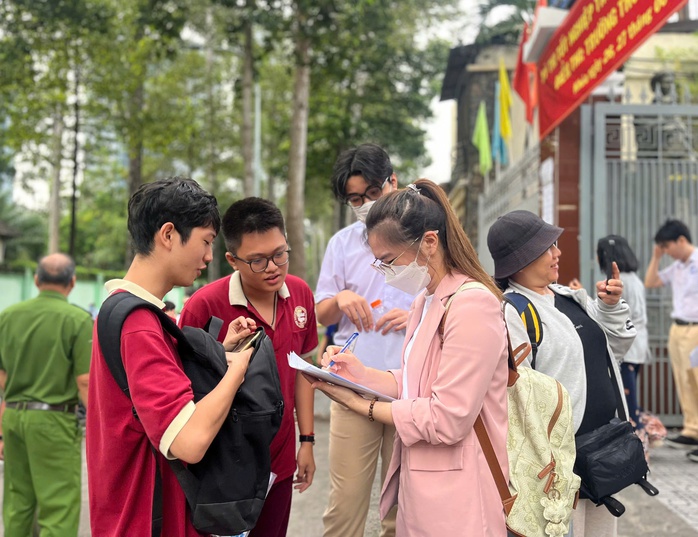Mức đóng BHYT hộ gia đình, sinh viên, học sinh mới nhất ở TP HCM- Ảnh 3. Mức đóng BHYT hộ gia đình, sinh viên, học sinh mới nhất ở TP HCM- Ảnh 3.