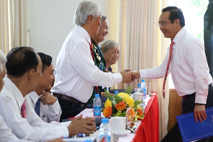 Chủ tịch UBND TP HCM: Phường Dĩ An cần mời gọi nhà đầu tư cùng tham gia chỉnh trang đô thị- Ảnh 3. Chủ tịch UBND TP HCM: Phường Dĩ An cần mời gọi nhà đầu tư cùng tham gia chỉnh trang đô thị- Ảnh 3.