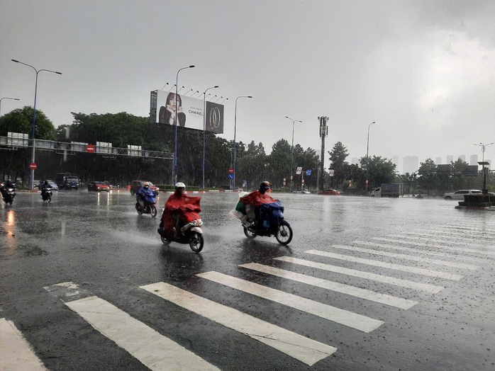 Thời tiết TP HCM hôm nay, 18-8: Mưa dông về chiều tối và đêm- Ảnh 1.