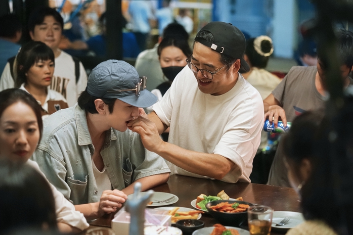 "Hoàng tử châu Á" Lee Kwang-soo say nắng "nàng thơ Việt Nam" Hoàng Hà- Ảnh 9.