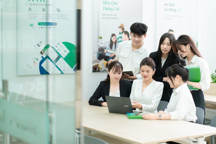 Manulife Việt Nam chi trả gần 4.000 tỉ đồng quyền lợi bảo hiểm 6 tháng đầu năm 2025- Ảnh 3. Manulife Việt Nam chi trả gần 4.000 tỉ đồng quyền lợi bảo hiểm 6 tháng đầu năm 2025- Ảnh 3.