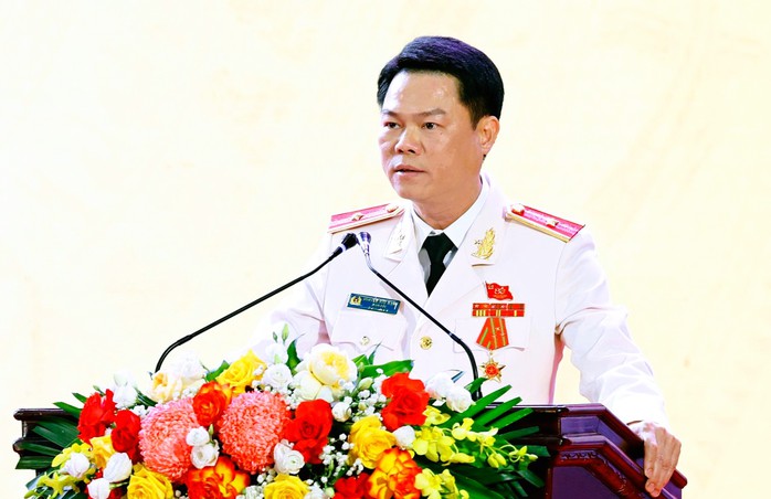Giám đốc Công an Ninh Bình Thiếu tướng Nguyễn Hữu Mạnh được trao Huân chương Chiến công - Ảnh 3. Giám đốc Công an Ninh Bình Thiếu tướng Nguyễn Hữu Mạnh được trao Huân chương Chiến công - Ảnh 3.