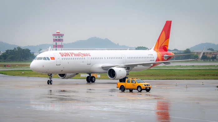 2 máy bay mới của Sun PhuQuoc Airways nối đuôi nhau hạ cánh xuống Nội Bài- Ảnh 5. 2 máy bay mới của Sun PhuQuoc Airways nối đuôi nhau hạ cánh xuống Nội Bài- Ảnh 5.