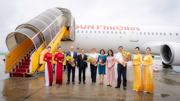 2 máy bay mới của Sun PhuQuoc Airways nối đuôi nhau hạ cánh xuống Nội Bài- Ảnh 7. 2 máy bay mới của Sun PhuQuoc Airways nối đuôi nhau hạ cánh xuống Nội Bài- Ảnh 7.