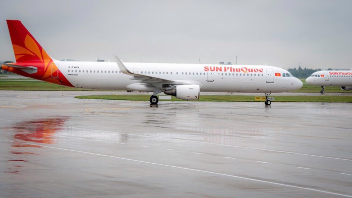 2 máy bay mới của Sun PhuQuoc Airways nối đuôi nhau hạ cánh xuống Nội Bài- Ảnh 6. 2 máy bay mới của Sun PhuQuoc Airways nối đuôi nhau hạ cánh xuống Nội Bài- Ảnh 6.
