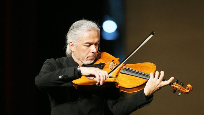 Nghệ sĩ violon Stéphane Trần Ngọc lần đầu tiên độc tấu tại TP HCM - Ảnh 1.