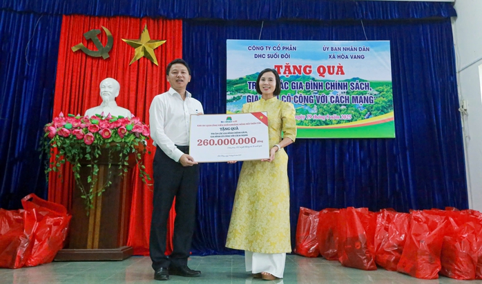 Trao tặng 76 suất quà, trị giá hơn 260 triệu đồng cho các gia đình chính sách- Ảnh 2. Trao tặng 76 suất quà, trị giá hơn 260 triệu đồng cho các gia đình chính sách- Ảnh 2.