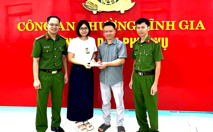 Nữ giáo viên trả lại 80 triệu đồng cho khách bỏ quên ở cây rút tiền - Ảnh 1.