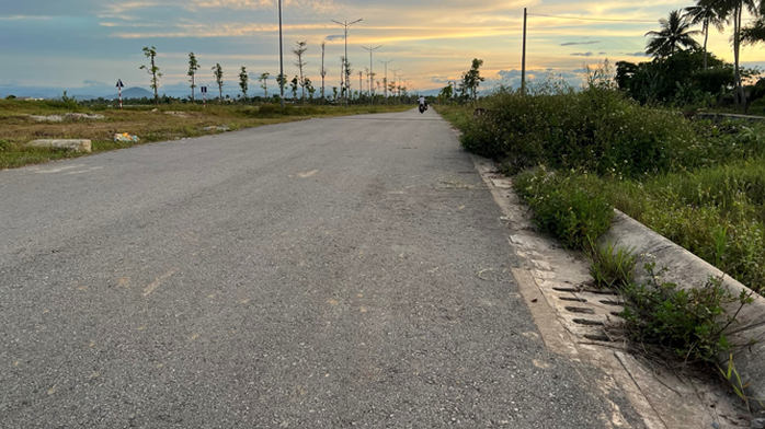 Đường hơn 4 km, 3 năm vẫn chưa xong - Ảnh 1.