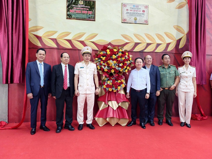 Chủ tịch UBND TP HCM Nguyễn Văn Được, Trung tướng Mai Hoàng dự nhiều chương trình - Ảnh 6.