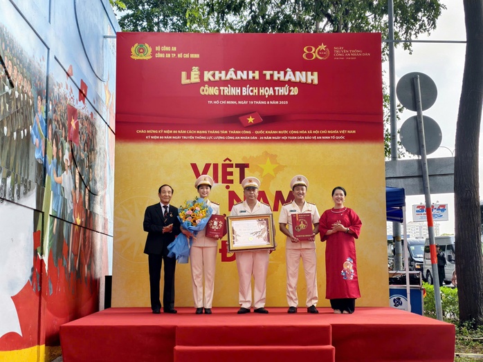 Chủ tịch UBND TP HCM Nguyễn Văn Được, Trung tướng Mai Hoàng dự nhiều chương trình - Ảnh 7.
