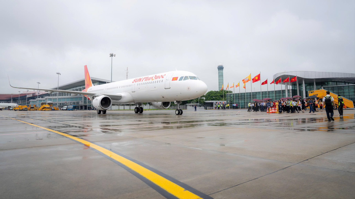 2 máy bay mới của Sun PhuQuoc Airways nối đuôi nhau hạ cánh xuống Nội Bài- Ảnh 1. 2 máy bay mới của Sun PhuQuoc Airways nối đuôi nhau hạ cánh xuống Nội Bài- Ảnh 1.