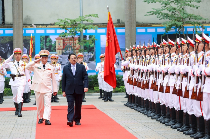 Thủ tướng: Công an nhân dân luôn là "Lá chắn thép" vững chắc trong bảo vệ an ninh Tổ quốc - Ảnh 1.