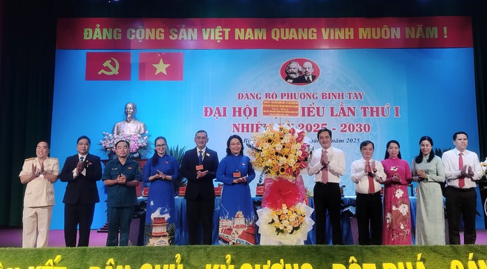 Bà Lê Thị Thanh Thảo làm Bí thư Đảng ủy phường Bình Tây- Ảnh 1. Bà Lê Thị Thanh Thảo làm Bí thư Đảng ủy phường Bình Tây- Ảnh 1.