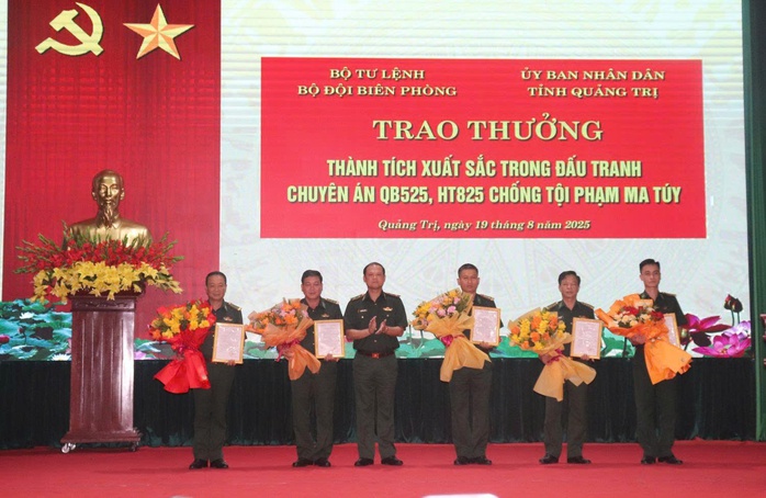 Thông tin mới về vụ bắt 300kg ma túy và súng AK ở Đà Nẵng- Ảnh 1. Thông tin mới về vụ bắt 300kg ma túy và súng AK ở Đà Nẵng- Ảnh 1.