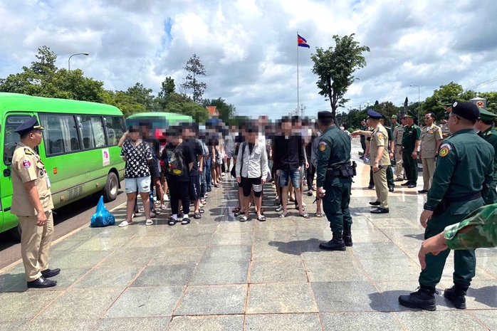 Hồi chuông báo động về nạn buôn người - Ảnh 1. Hồi chuông báo động về nạn buôn người - Ảnh 1.
