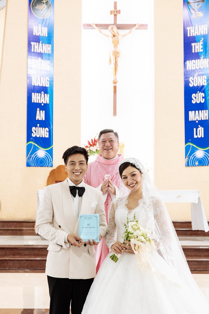 Người mẫu Thu Trang và Quang Sơn về chung nhà- Ảnh 7. Người mẫu Thu Trang và Quang Sơn về chung nhà- Ảnh 7.