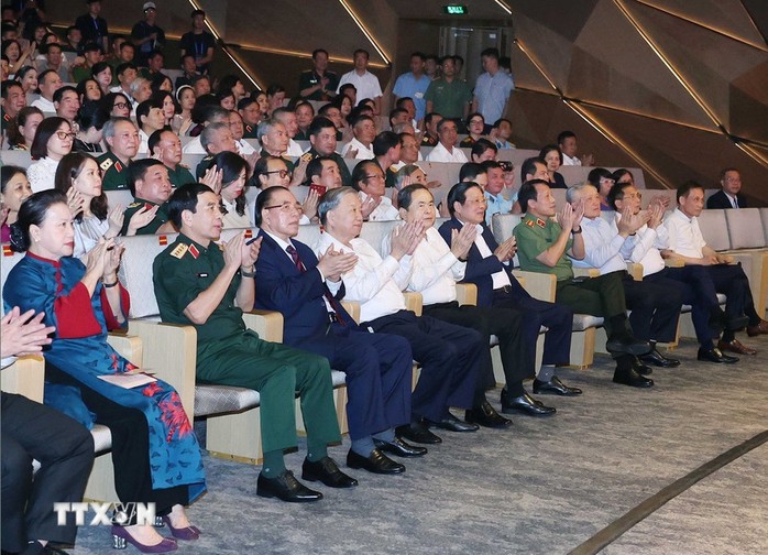 Tổng Bí thư Tô Lâm dự lễ kỷ niệm 80 năm ngành Công an , Ngọai giao và Quốc phòng - Ảnh 6. Tổng Bí thư Tô Lâm dự lễ kỷ niệm 80 năm ngành Công an , Ngọai giao và Quốc phòng - Ảnh 6.