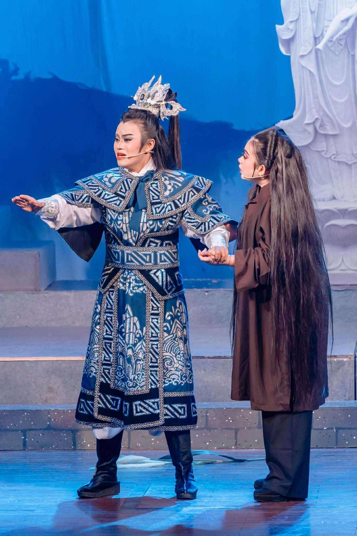 Đạo diễn TRẦN QUỲNH ANH: Giữ lửa cho sân khấu cải lương - Ảnh 2.