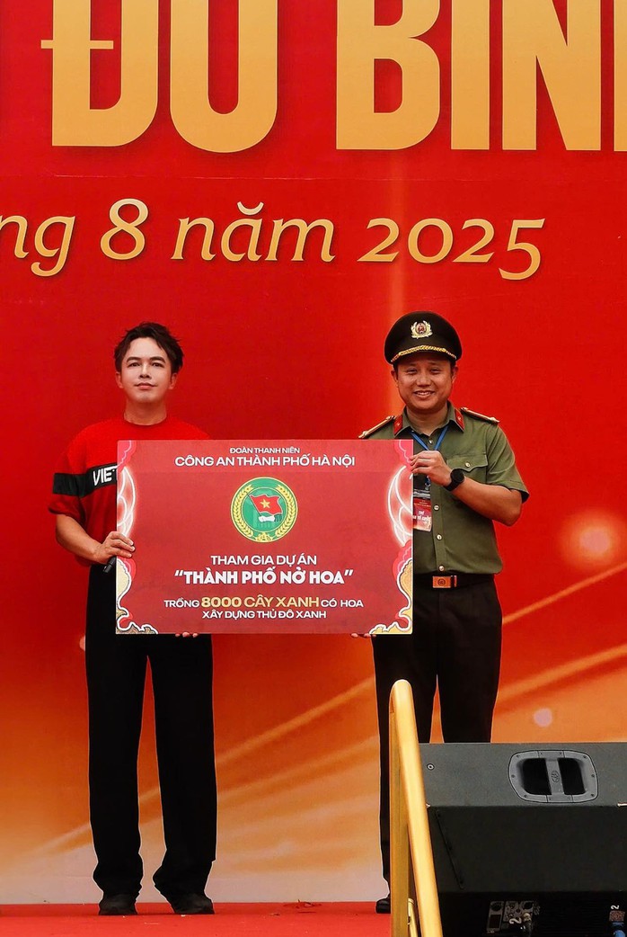 Vì sao bộ sưu tập Viet Nam Love "cháy hàng"?   - Ảnh 3.