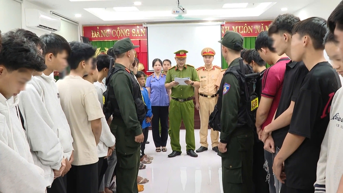 Công an TP HCM khởi tố 21 thanh niên lạng lách, đánh võng ở xã Phước Hải- Ảnh 1.