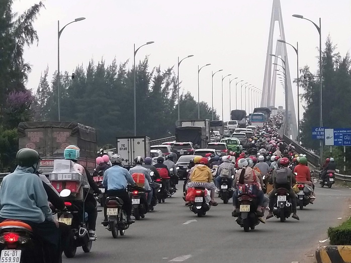 Lượng phương tiện qua cầu Rạch Miễu 2 tăng mạnh sau khi thông xe - Ảnh 4.