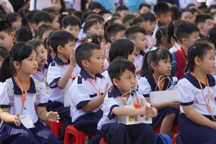 Vỡ òa cảm xúc trong ngày "Hôm nay, em vào lớp 1"- Ảnh 13.