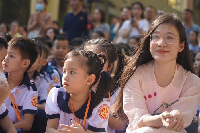 Vỡ òa cảm xúc trong ngày "Hôm nay, em vào lớp 1"- Ảnh 8.