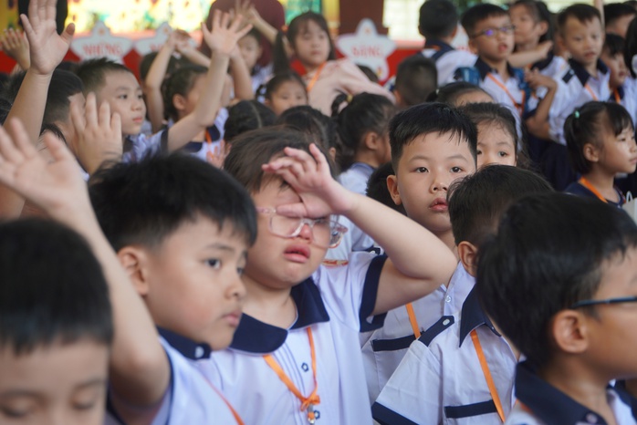 Vỡ òa cảm xúc trong ngày "Hôm nay, em vào lớp 1"- Ảnh 3.