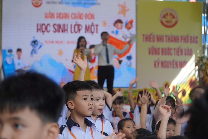 Vỡ òa cảm xúc trong ngày "Hôm nay, em vào lớp 1"- Ảnh 18.