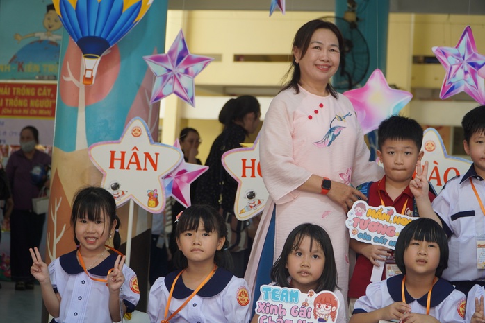 Vỡ òa cảm xúc trong ngày "Hôm nay, em vào lớp 1"- Ảnh 11.