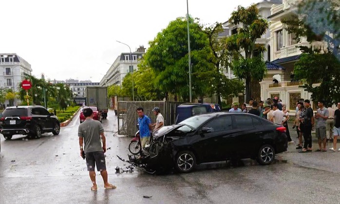 2 ngã tư đường liên tiếp xảy ra các vụ tai nạn giao thông ở Thanh Hóa - Ảnh 1.