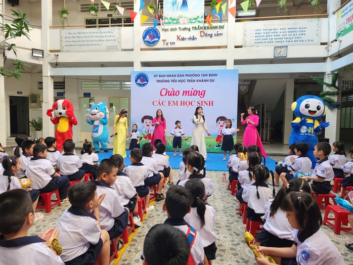 Vỡ òa cảm xúc trong ngày "Hôm nay, em vào lớp 1"- Ảnh 16.