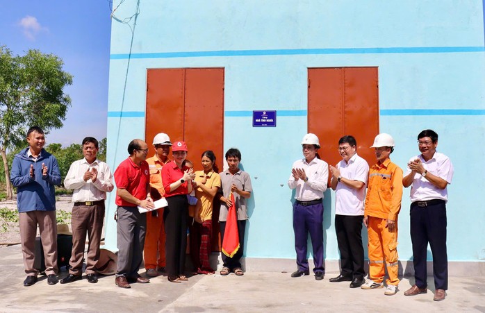 Ngành điện góp sức xây dựng nhà tình nghĩa cho hộ nghèo ở Quảng Trị- Ảnh 2. Ngành điện góp sức xây dựng nhà tình nghĩa cho hộ nghèo ở Quảng Trị- Ảnh 2.