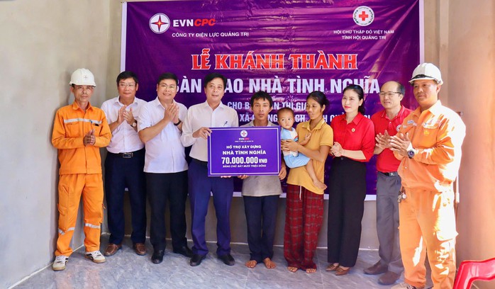 Ngành điện góp sức xây dựng nhà tình nghĩa cho hộ nghèo ở Quảng Trị- Ảnh 1. Ngành điện góp sức xây dựng nhà tình nghĩa cho hộ nghèo ở Quảng Trị- Ảnh 1.