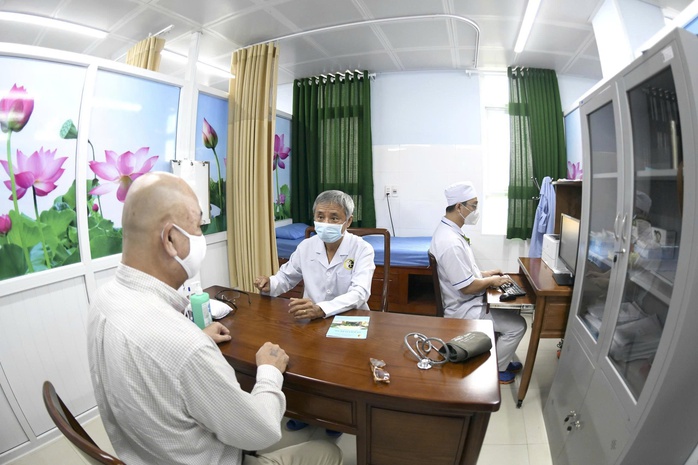 Khám miễn phí cho người đau cổ vai gáy - Ảnh 1.