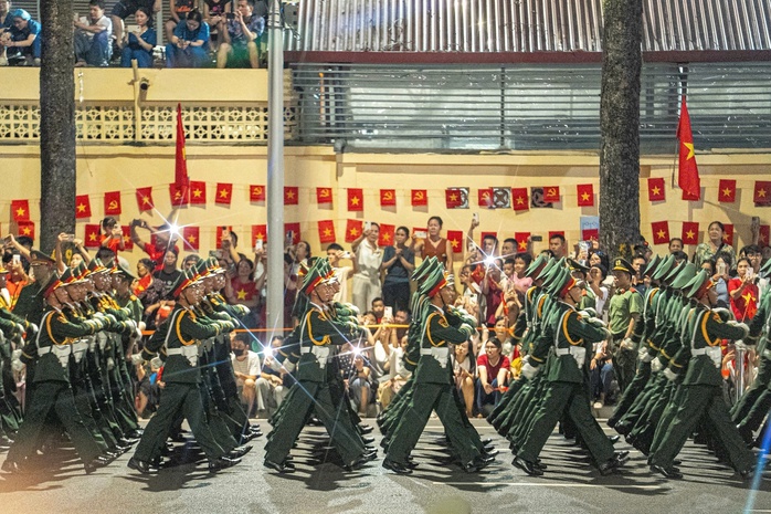 Háo hức chờ diễu binh, diễu hành Đại lễ 2-9 - Ảnh 1. Háo hức chờ diễu binh, diễu hành Đại lễ 2-9 - Ảnh 1.