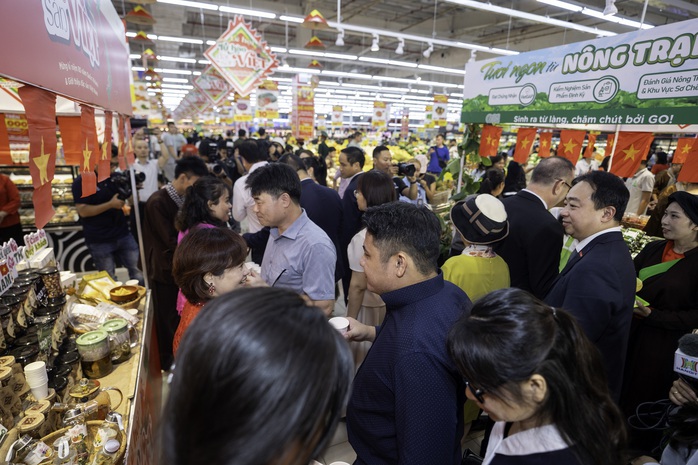 Siêu thị tổ chức buffet sầu riêng 299 ngàn đồng mừng đại lễ 80 năm Quốc khánh - Ảnh 1.