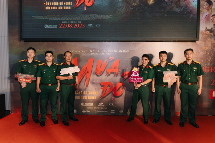 NSND Mỹ Uyên, NSƯT Kim Tuyến… chúc mừng đoàn phim "Mưa đỏ" - Ảnh 15.